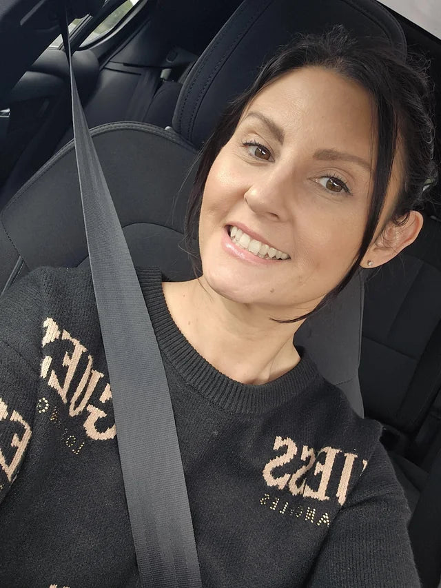 files/selfie-in-the-car-f-40-v0-p8elabo04w4f1.webp